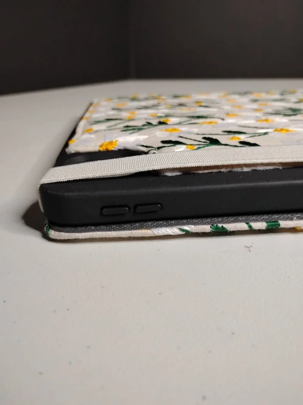 Embroidered Daisy Ipad Case Approx 11